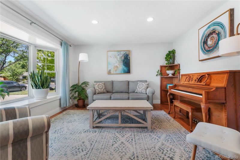 60 Dover St, Lakewood, CO 80226