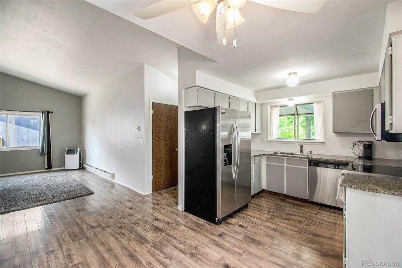 1619 Bahama St, Aurora, CO 80011
