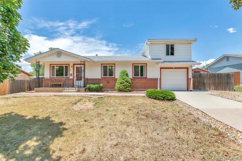 821 S Worchester St, Aurora, CO 80012