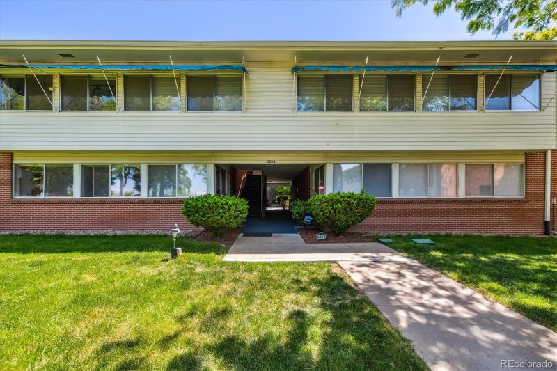 2203 S Holly St #6, Denver, CO 80222