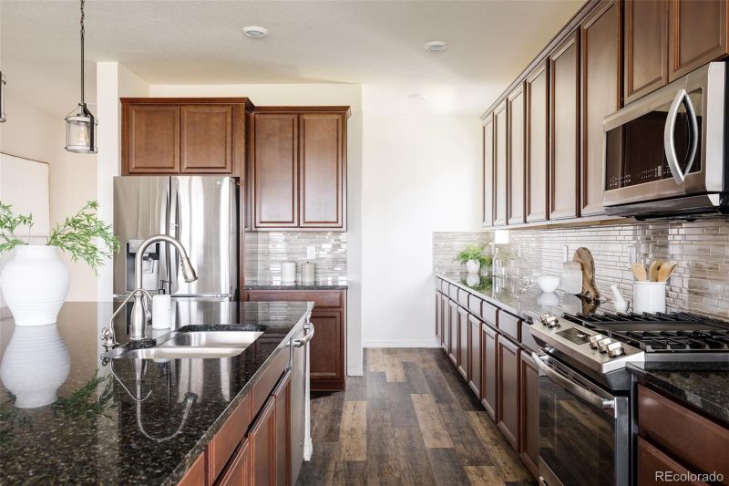 8094 S Kewaunee St, Aurora, CO 80016