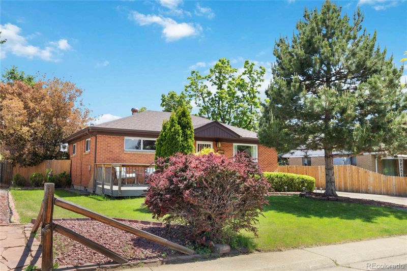 7120 Avrum Dr, Denver, CO 80221