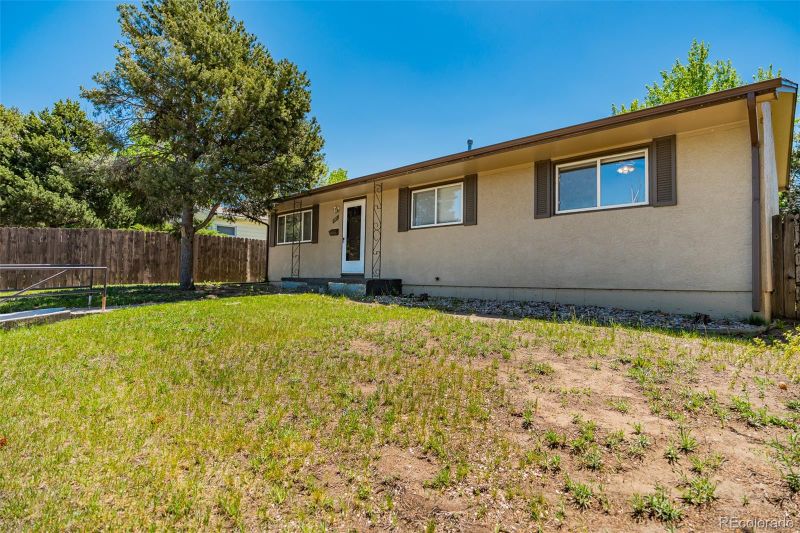 2913 Palmer Park Blvd, Colorado Springs, CO 80909