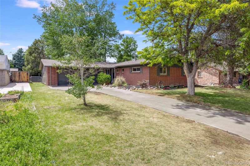 805 Daphne St, Broomfield, CO 80020