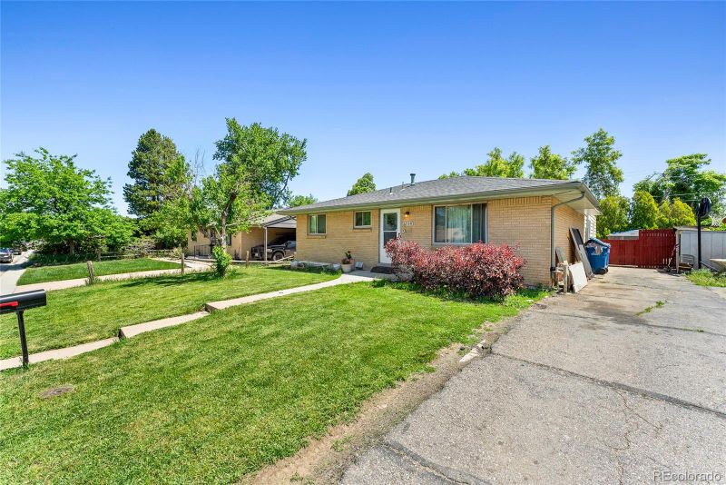 3738 S Green Ct, Englewood, CO 80110