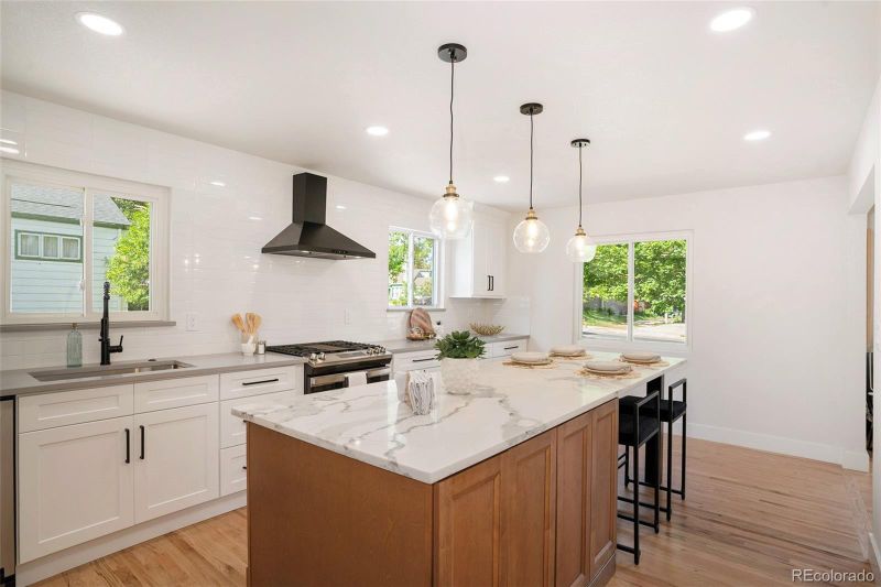 4670 S Huron St, Englewood, CO 80110