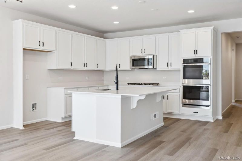 185 S Vandriver Way, Aurora, CO 80018