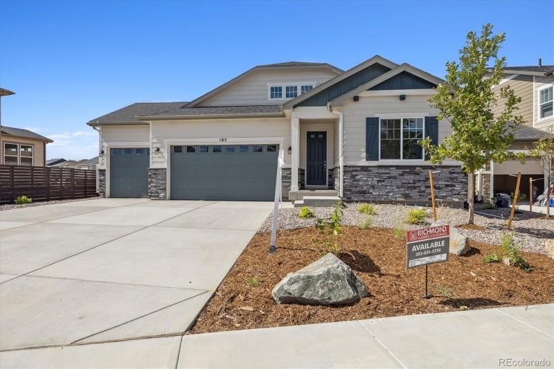 185 S Vandriver Way, Aurora, CO 80018