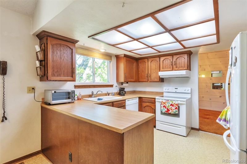 5701 S Lee Ct, Littleton, CO 80127
