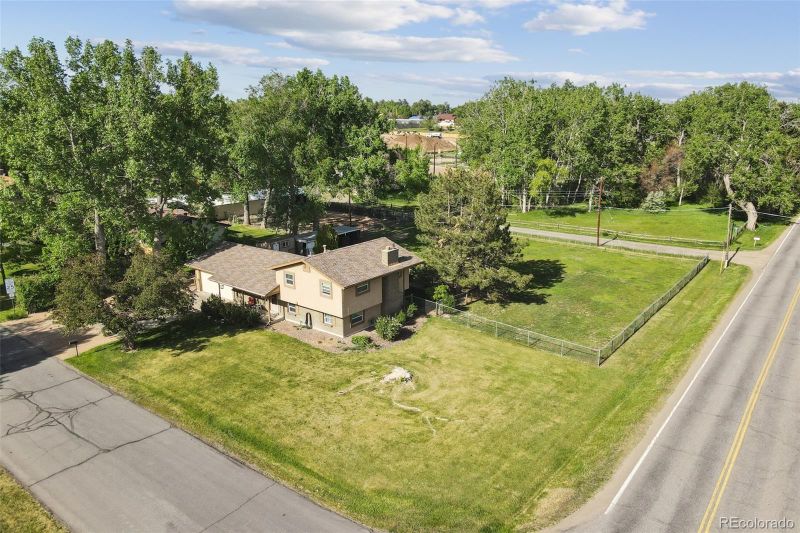 5200 Gladiola St, Arvada, CO 80002