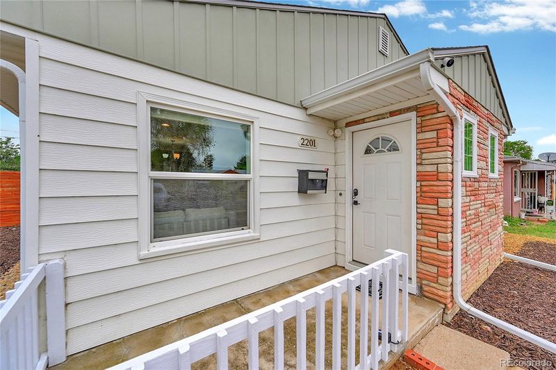 2201 Geneva St, Aurora, CO 80010
