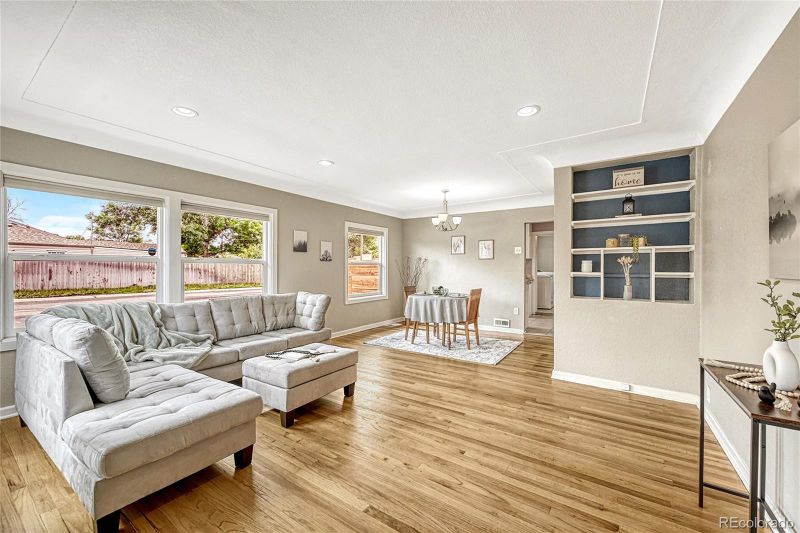 2201 Geneva St, Aurora, CO 80010