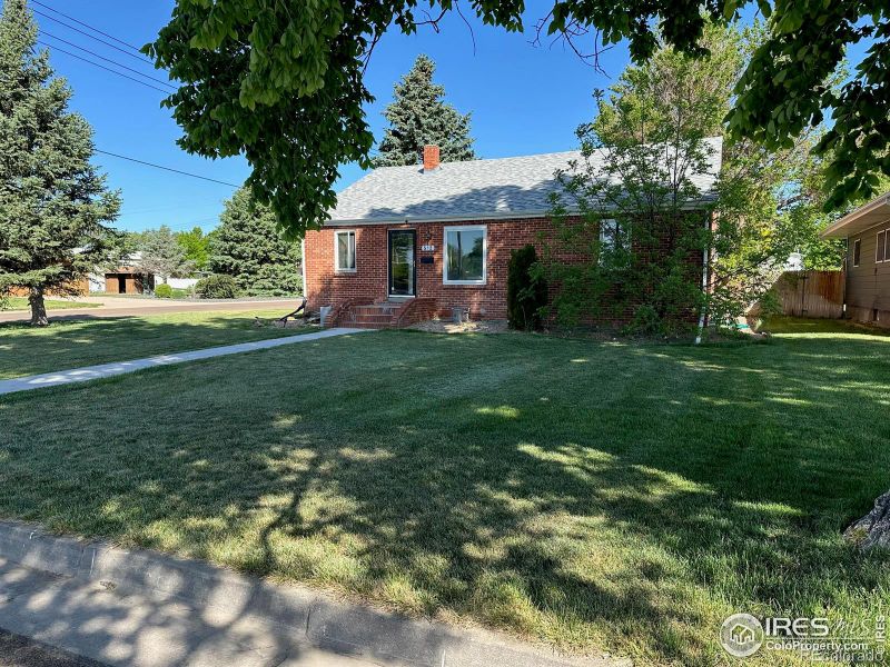 522 W 7th St, Julesburg, CO 80737