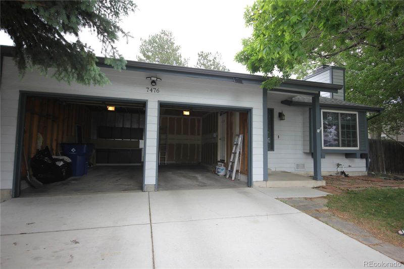7476 Chase St, Arvada, CO 80003