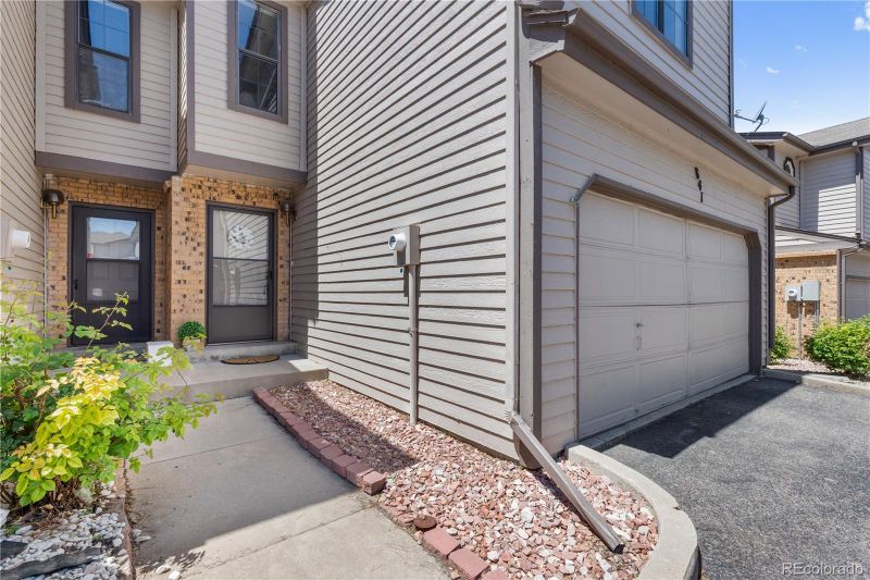 841 S Joplin Cir, Aurora, CO 80017