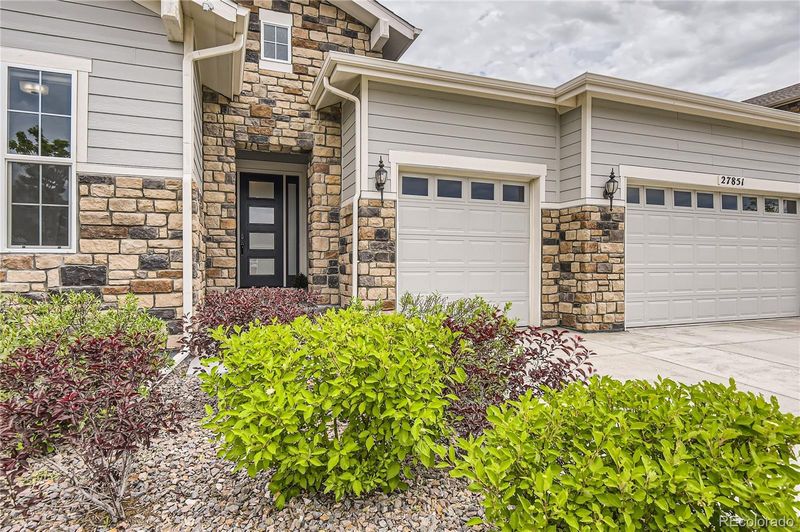 27851 E Lakeview Dr, Aurora, CO 80016