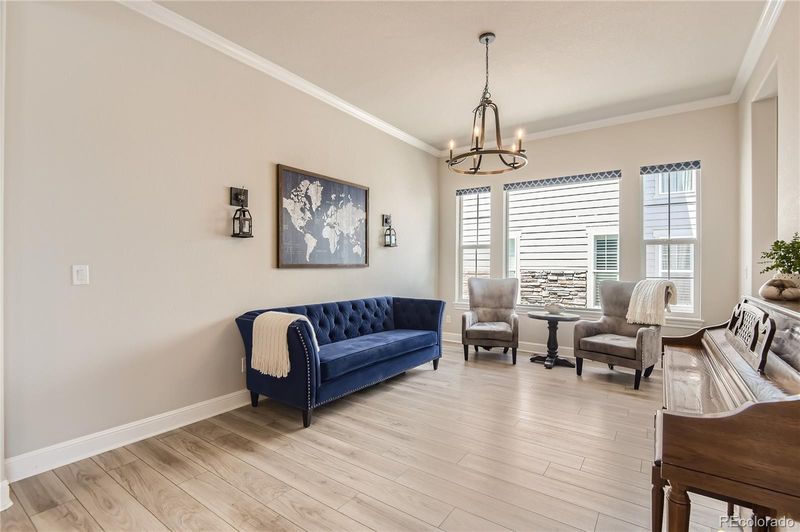 27851 E Lakeview Dr, Aurora, CO 80016