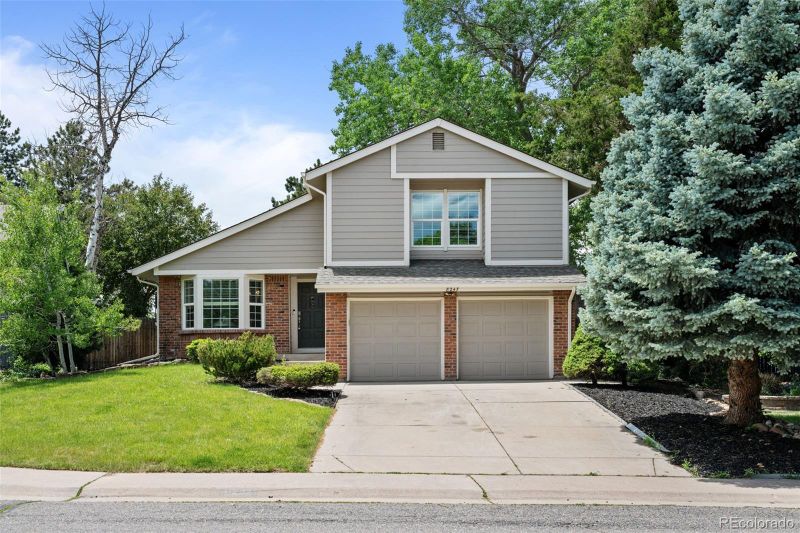 8247 S Syracuse Ct, Centennial, CO 80112