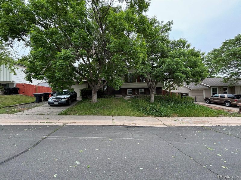 9752 Josephine St, Thornton, CO 80229