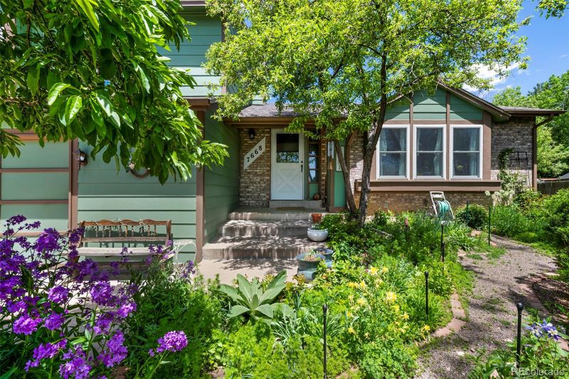 7668 S Roslyn Ct, Centennial, CO 80112