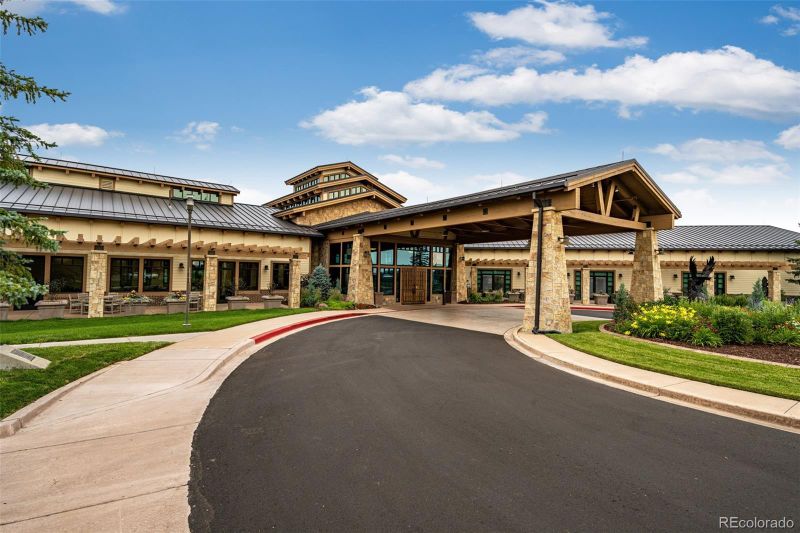 22672 E Long Dr, Aurora, CO 80016