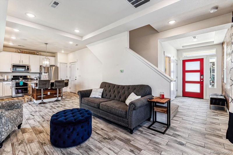245 S Oak Hill St, Aurora, CO 80018