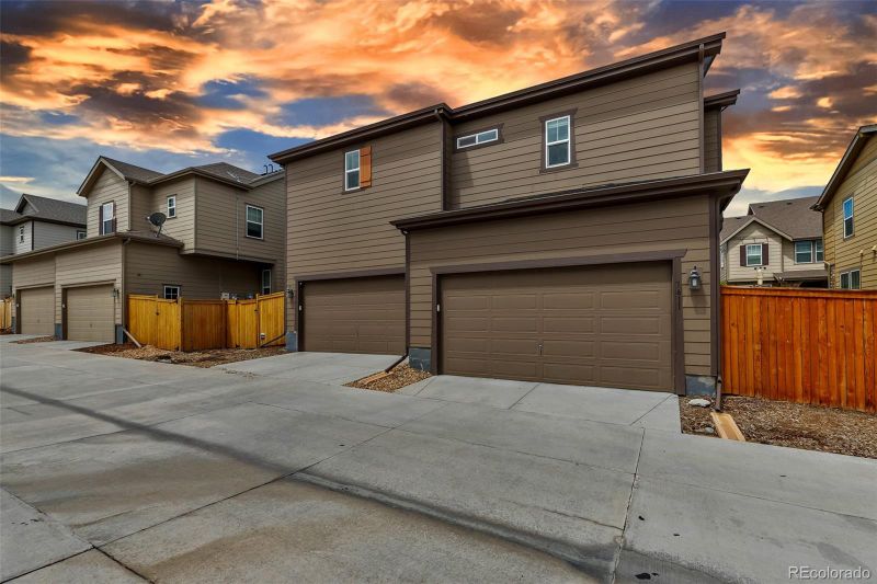 7613 S Yakima Ct, Aurora, CO 80016