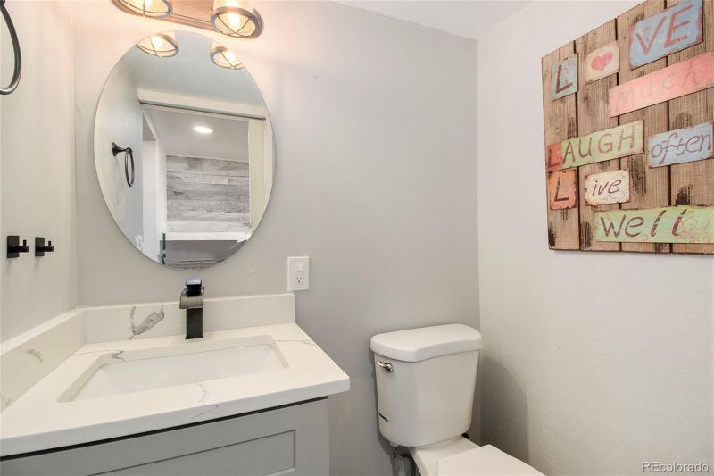 562 S Carr St, Lakewood, CO 80226