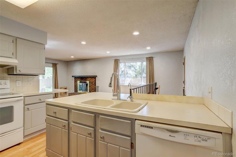 8928 W Swarthmore Dr, Littleton, CO 80123