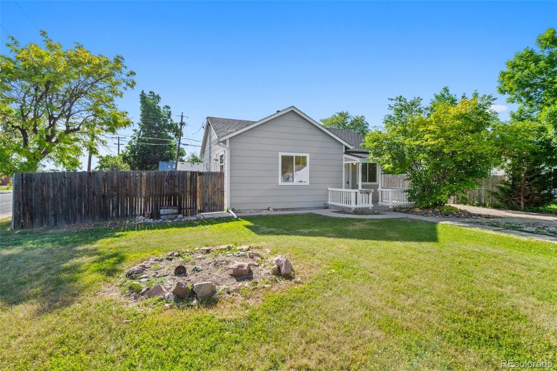 990 Nile St, Aurora, CO 80010