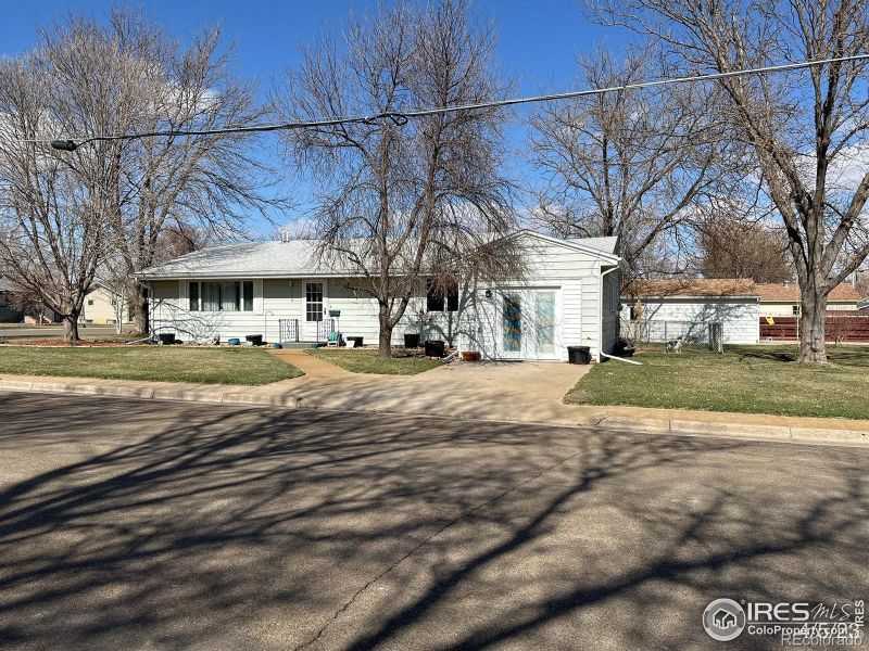 720 Plum St, Julesburg, CO 80737