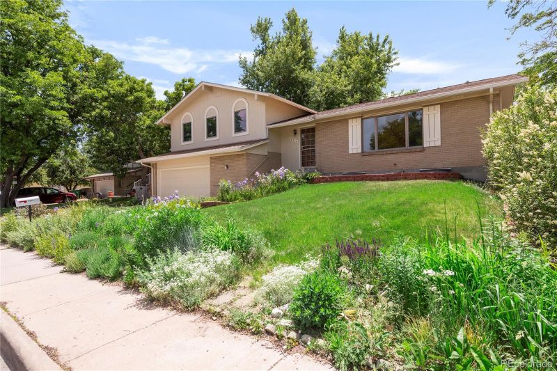 8514 W Center Ave, Lakewood, CO 80226
