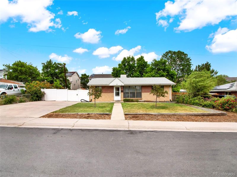9191 Aspen Dr, Thornton, CO 80229