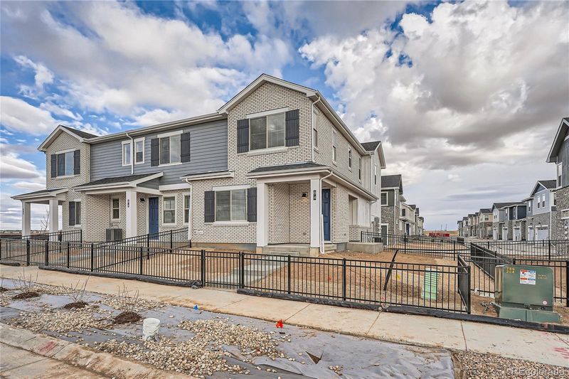 75 N Vandriver Pl, Aurora, CO 80018