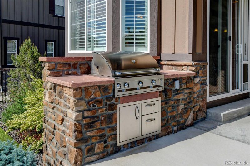 27524 E Canyon Pl, Aurora, CO 80016