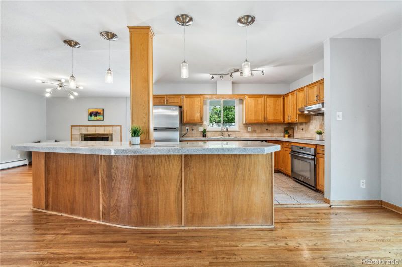 11642 E 2nd Ave, Aurora, CO 80010
