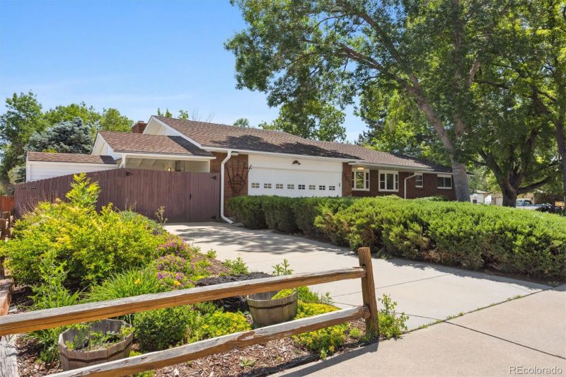 6874 Benton Ct, Arvada, CO 80003
