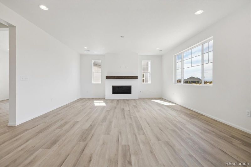 27665 E Byers Pl, Aurora, CO 80018