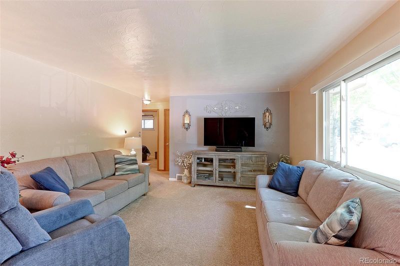 6114 Utica St, Arvada, CO 80003