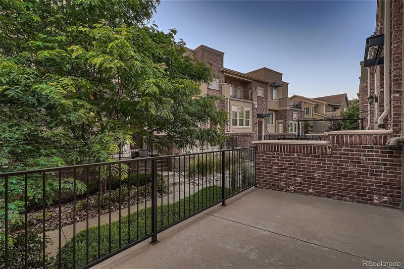 955 Elmhurst Dr #B, Highlands Ranch, CO 80129