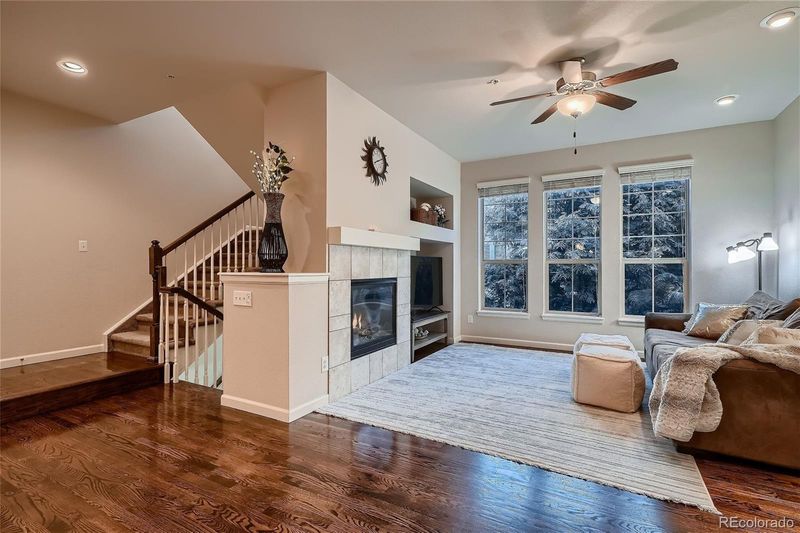 955 Elmhurst Dr #B, Highlands Ranch, CO 80129