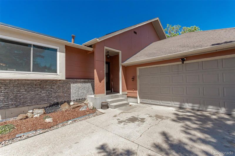 4659 Crown Blvd, Denver, CO 80239
