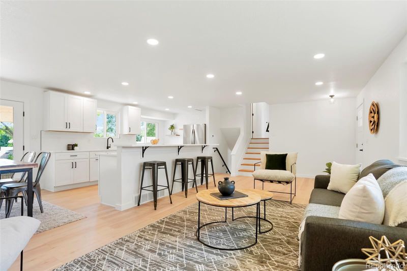 8631 W Warren Ln, Lakewood, CO 80227