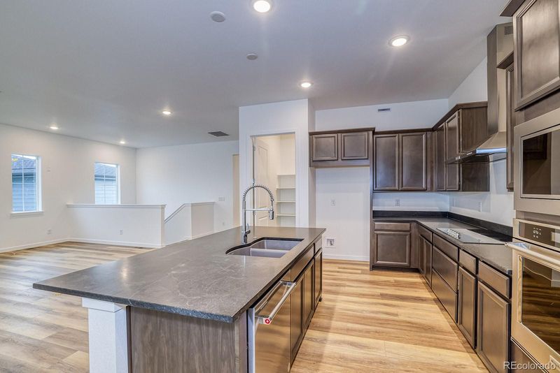 8675 S Quemoy St, Aurora, CO 80016