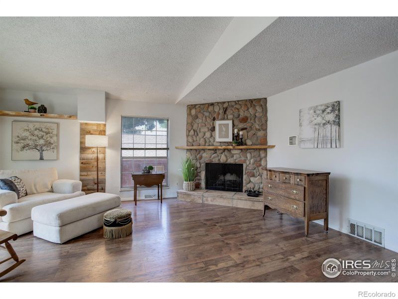 1805 Lincoln Dr, Longmont, CO 80501
