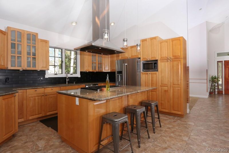 7655 Crestview Dr, Niwot, CO 80504