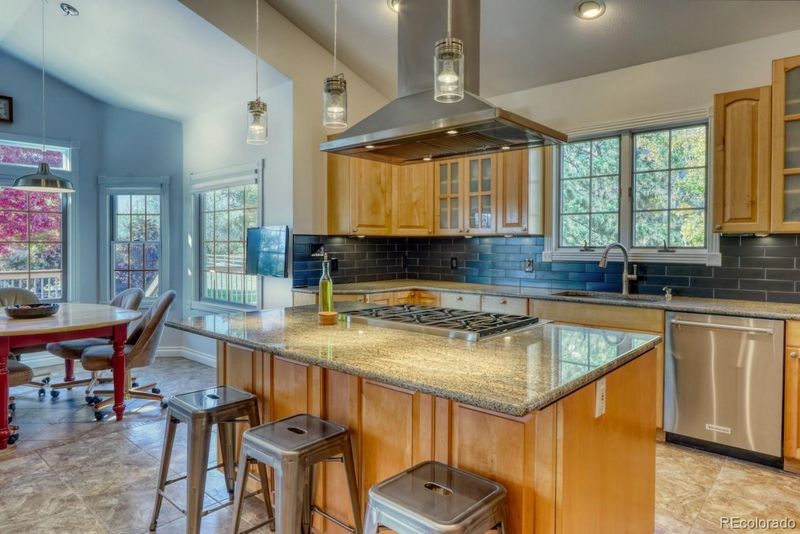 7655 Crestview Dr, Niwot, CO 80504