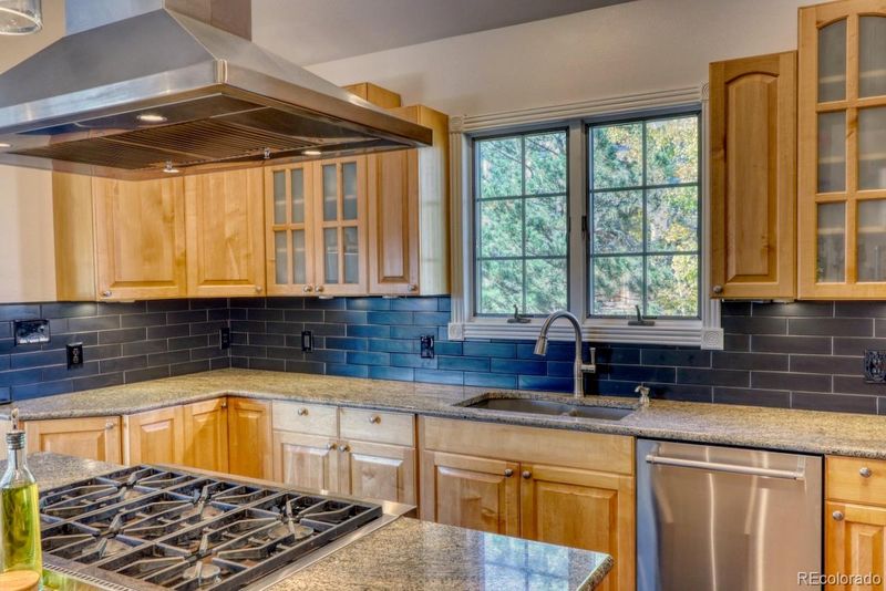 7655 Crestview Dr, Niwot, CO 80504