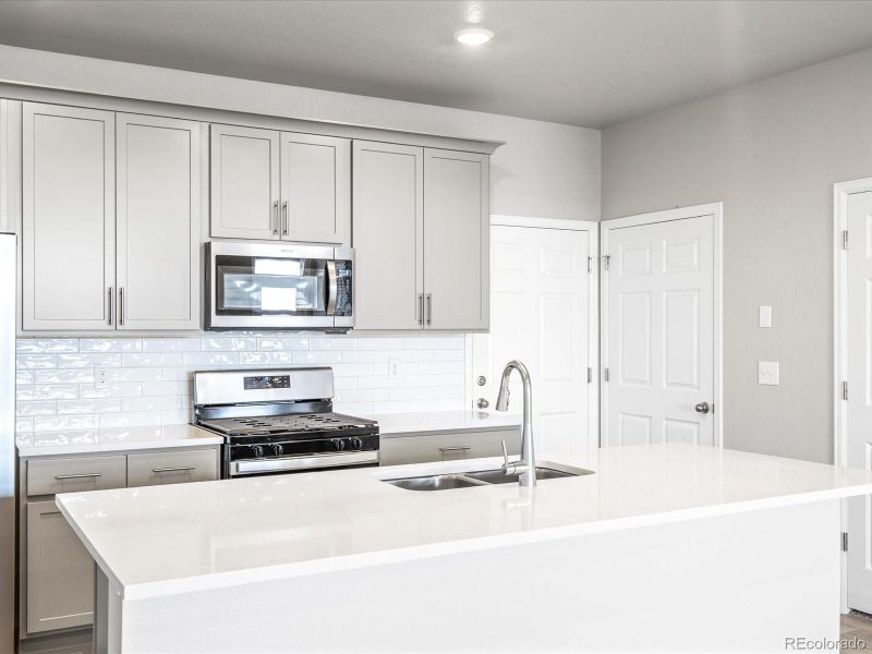 5092 S Robb Ct, Littleton, CO 80127