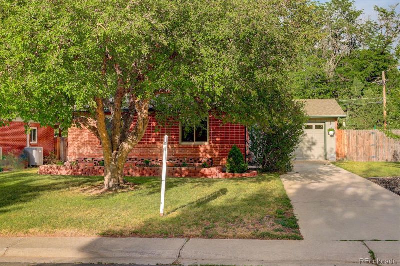 1634 S Elm St, Denver, CO 80222